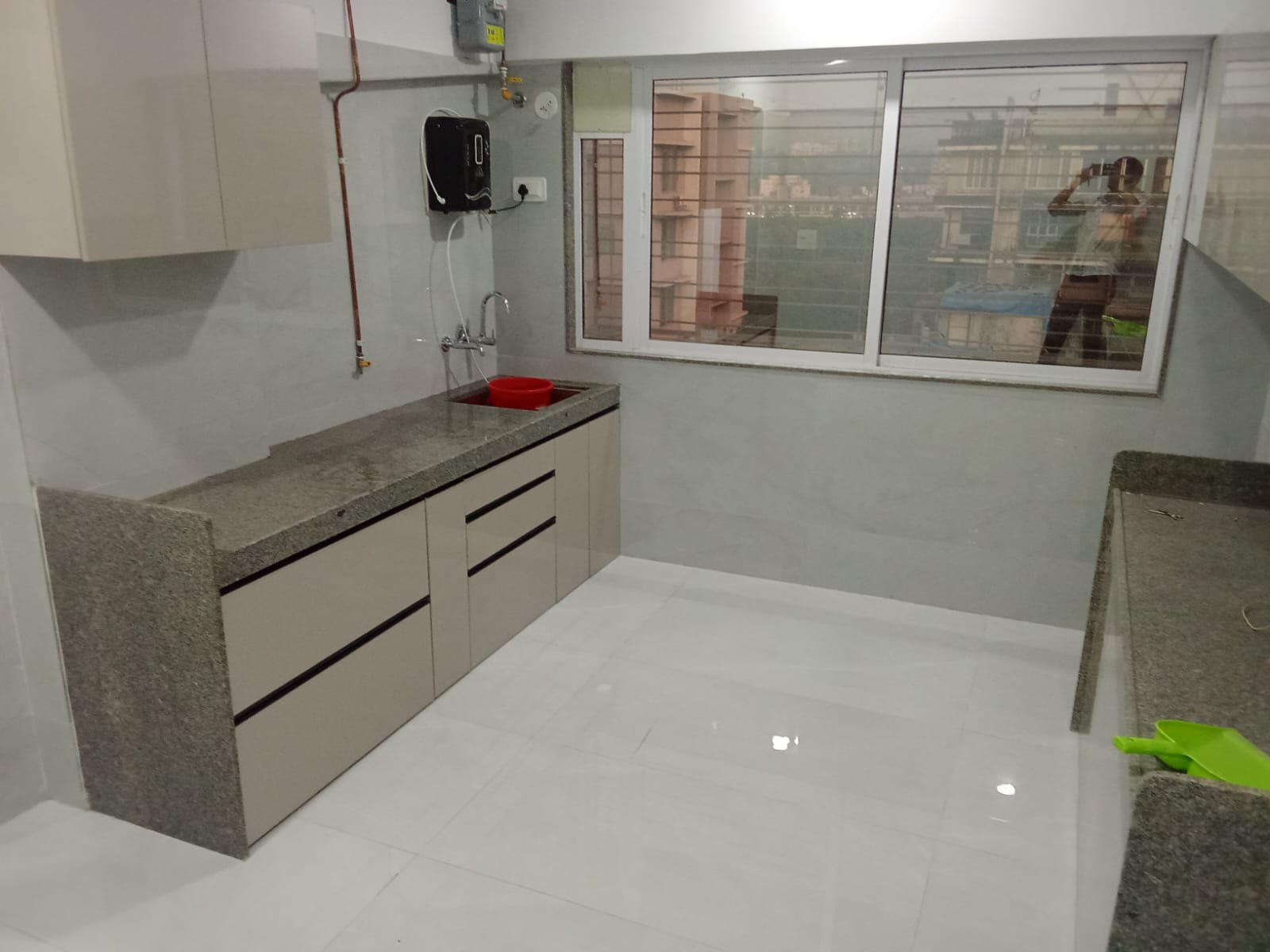 Budget PG rooms in Malad near office and colleges